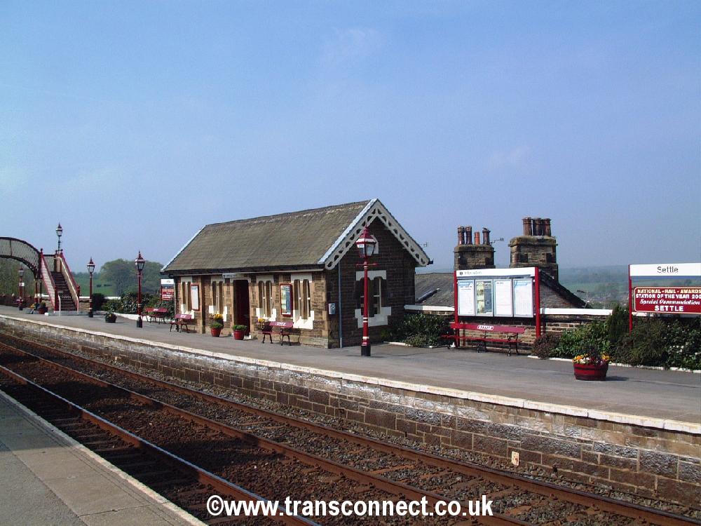 Settle Stn Down Platform 2 050506.JPG